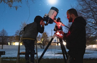 Best Binoculars for Stargazing: Observe the Nightsky when Camping